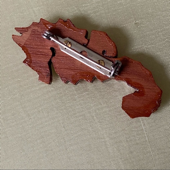 Vintage Carved Wooden Seahorse Brooch & Earrings - Picture 10 of 11